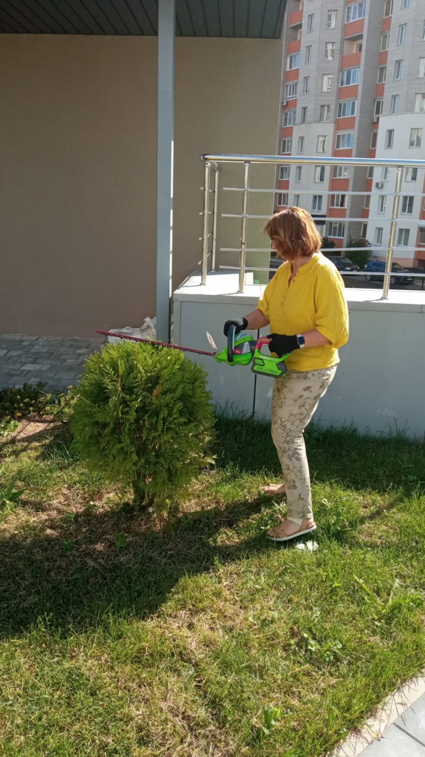 Прополка зеленой зоны Горбатова 18