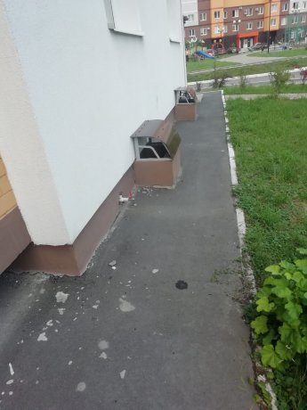 Произведен ремонт козырьков над подвалом Горбатова 22