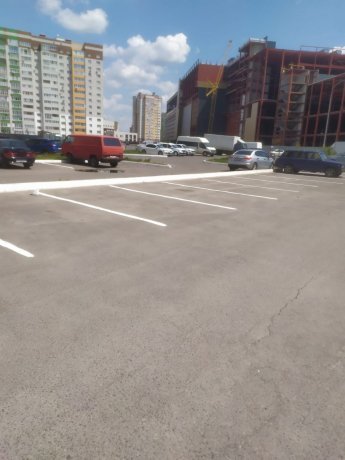 Нанесена разметка для парковки. Войстроченко 2